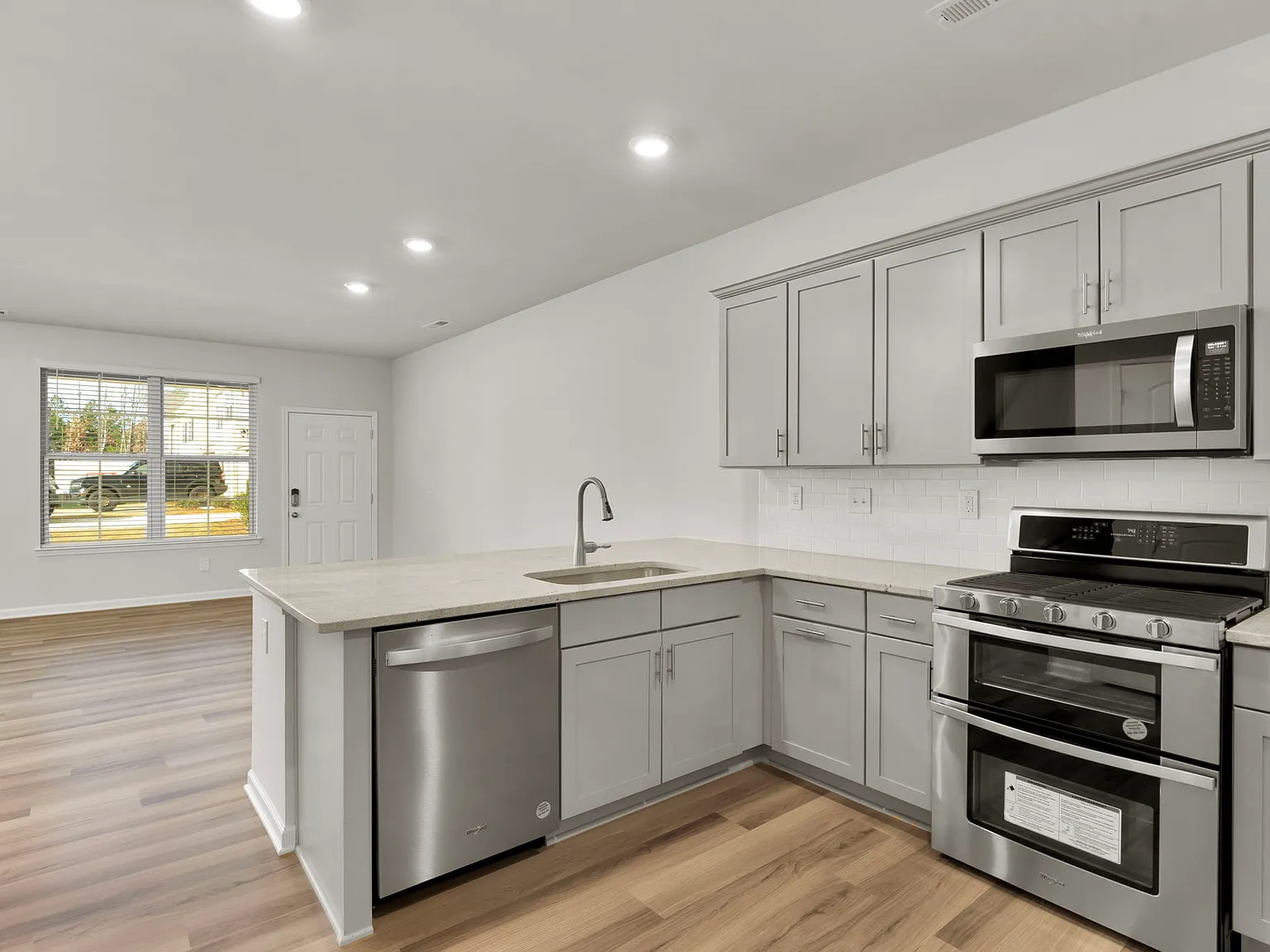 3 bed, 2.5 bath, 1892 sqft, $2,250 — Photo 2