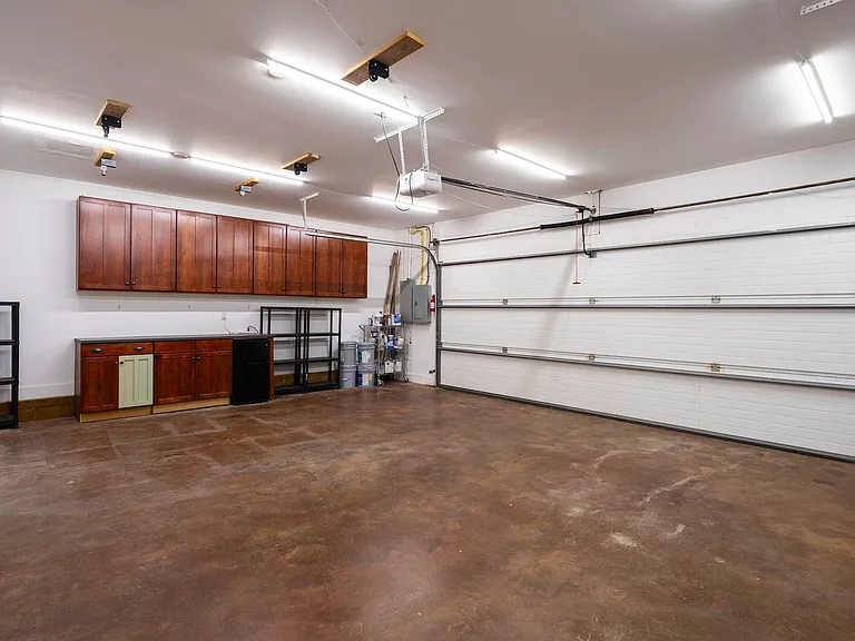 218 Hawthorn St — Photo 34