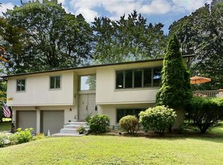 4 Yew Ct, West Nyack, NY 10994