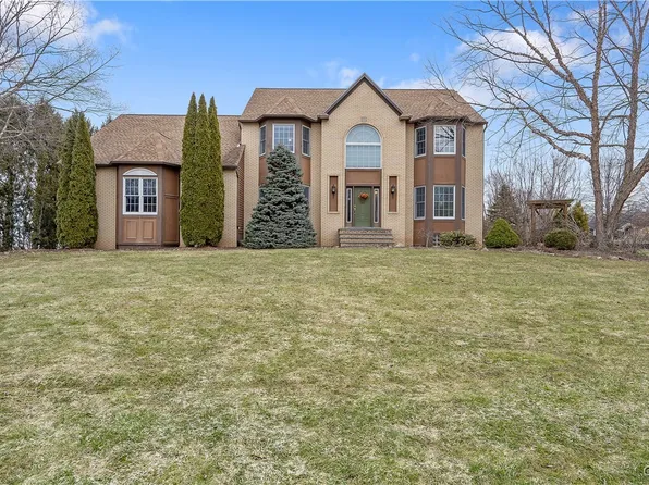 8246 Ashington Dr, Baldwinsville, NY 13027