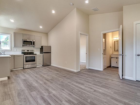 4th image of 1008 W 20th St Unit B