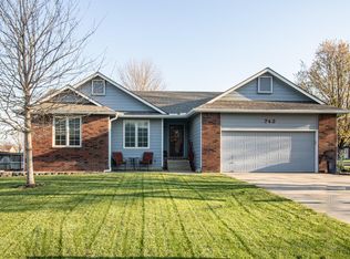742 E Brent Dr, Mulvane, KS 67110