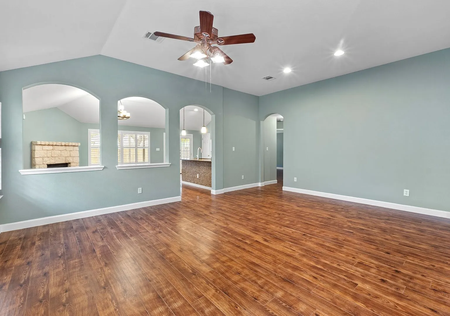 Lakeline Oaks Home For Lease - Fresh paint + dedicated office + amazing location! — Photo 3