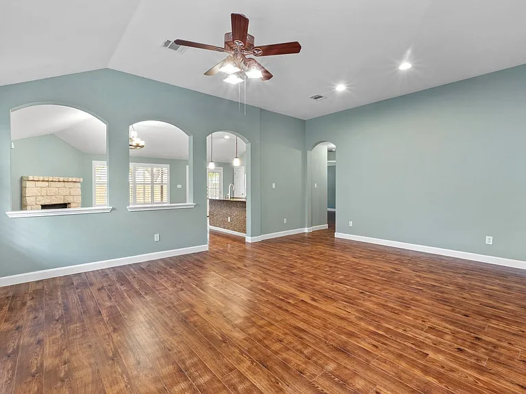 1310 Brighton Bend Ln — Photo 3