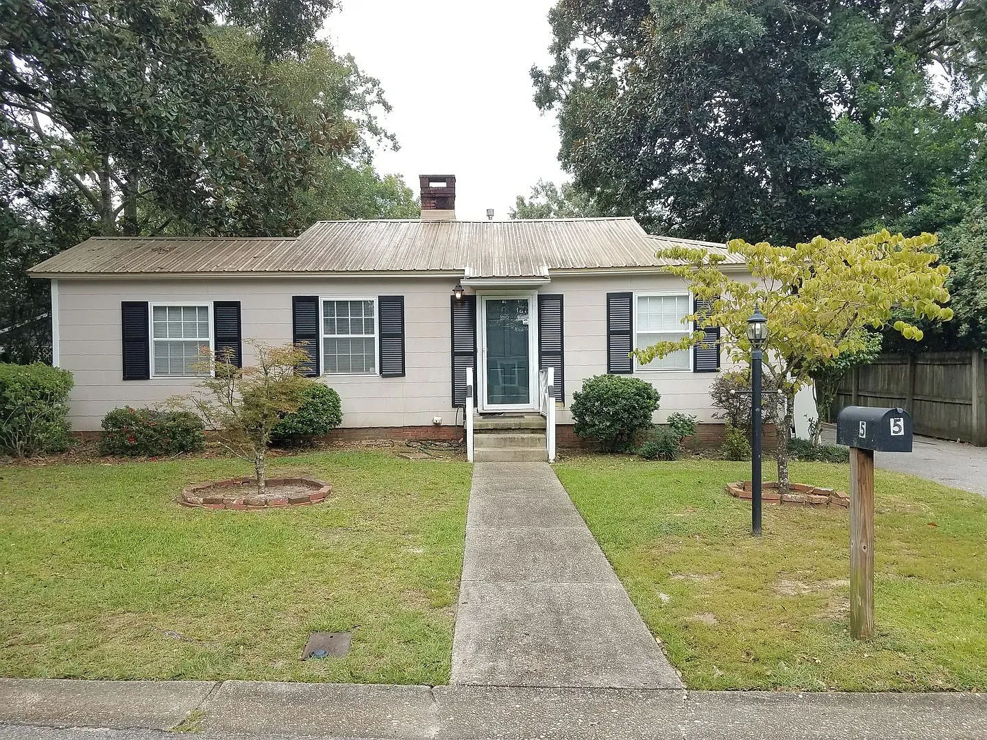 3/1 Springhill Manor — Photo 1