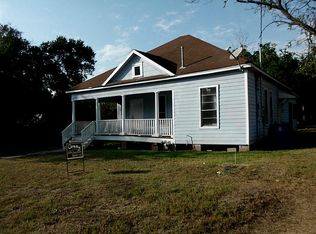 404 12th St, Hempstead, TX 77445