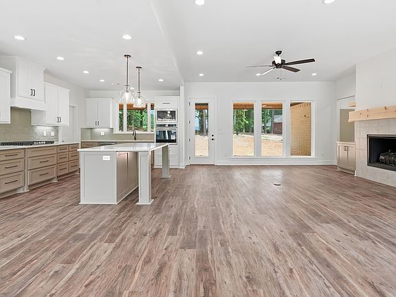 4th image of 81 Elcano Dr