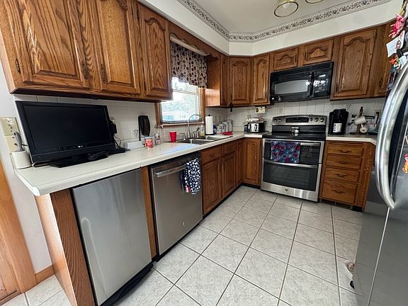 3rd image of 231 Martin Rd