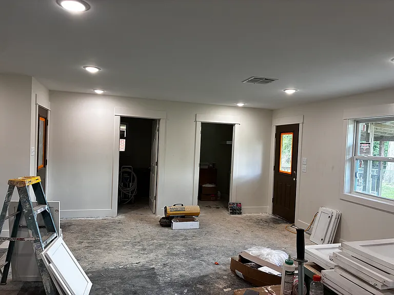204 Ashley Ave — Photo 2