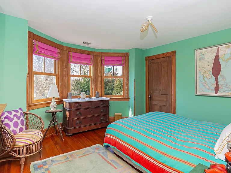 57 Jobs Ln — Photo 23