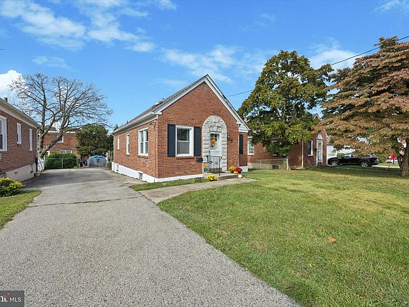 2nd image of 620 W Gardner Ave