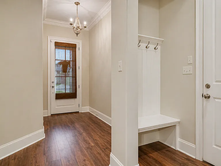202 Grassland Ave — Photo 2