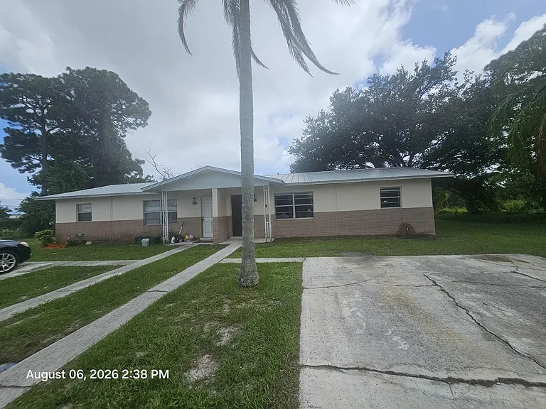 2572 Seneca Ave — Photo 1