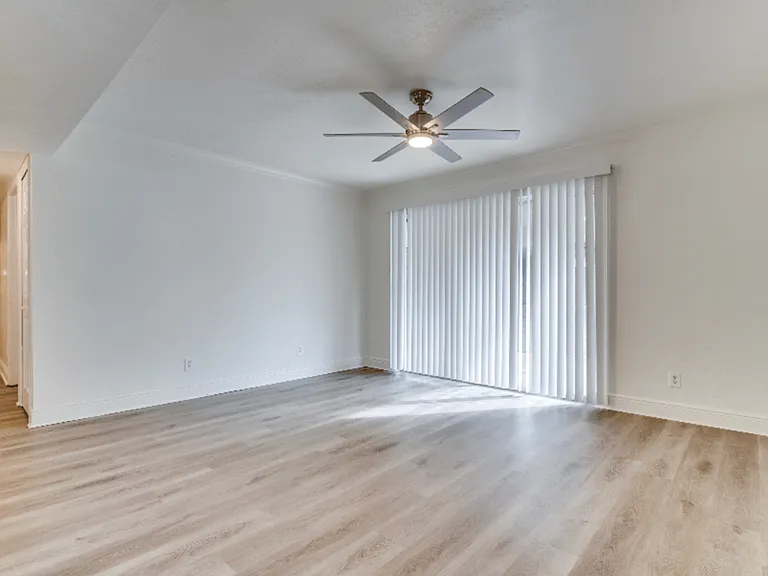 5913 Maple Ln — Photo 6
