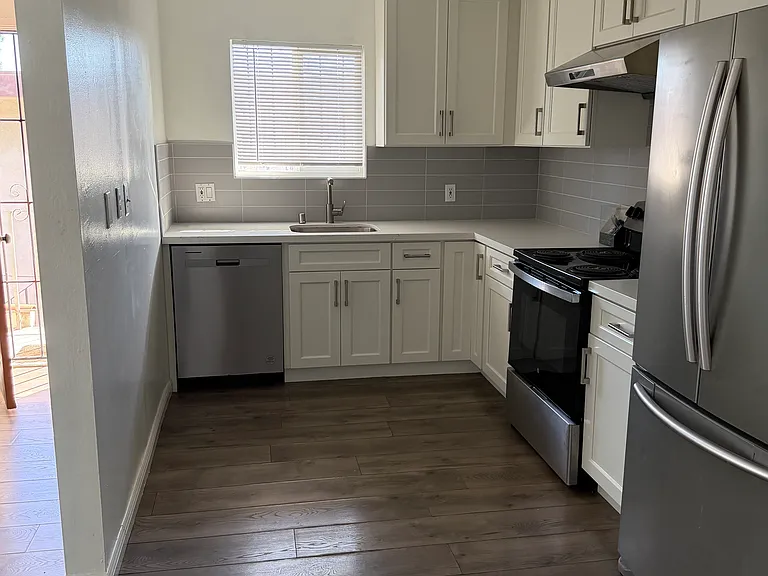 3720 Loma Vista Ave #4 — Photo 3
