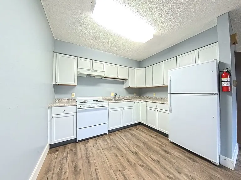 505 Barclay St — Photo 2