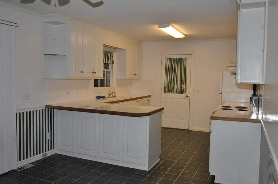 3 bed, 1300 sqft, $2,600 — Photo 2