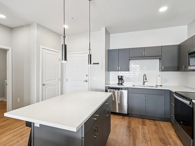Berkshire Apartments — Photo 54