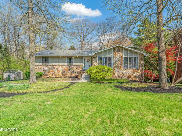 9703 Clearwater Dr, Knoxville, TN 37923