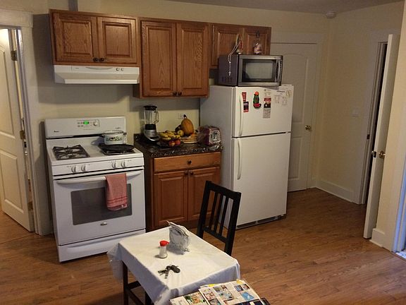 4th image of 1116 Darrow Ave Unit 2R