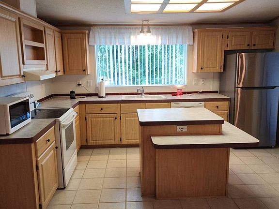 2nd image of 1521 Jerstad Way