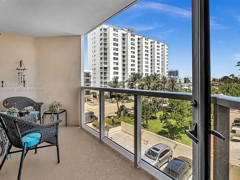 6423 Collins Ave #409 — Photo 32