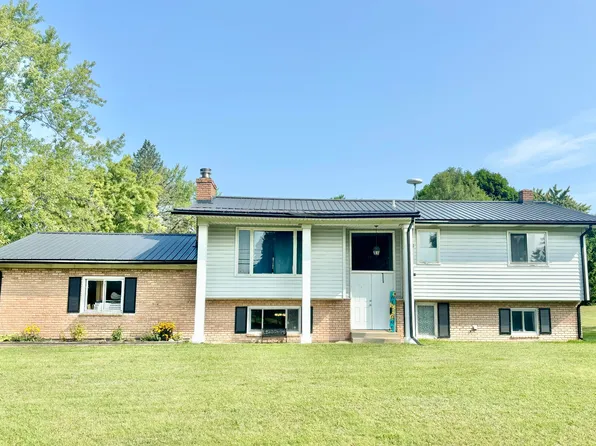 520 W Main St, Edmore, MI 48829