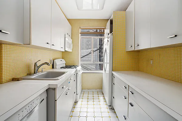 Sold by Douglas Elliman | media 16