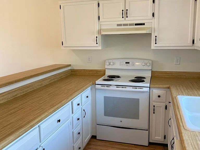 6811 Ravencrest Dr — Photo 2