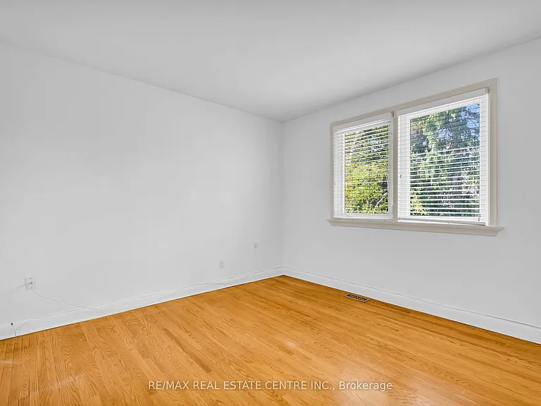 48 Maple Ave S #UPPER — Photo 22