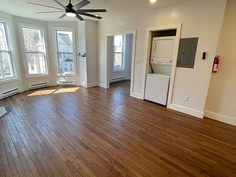 88 Courtney Ave. — Photo 4