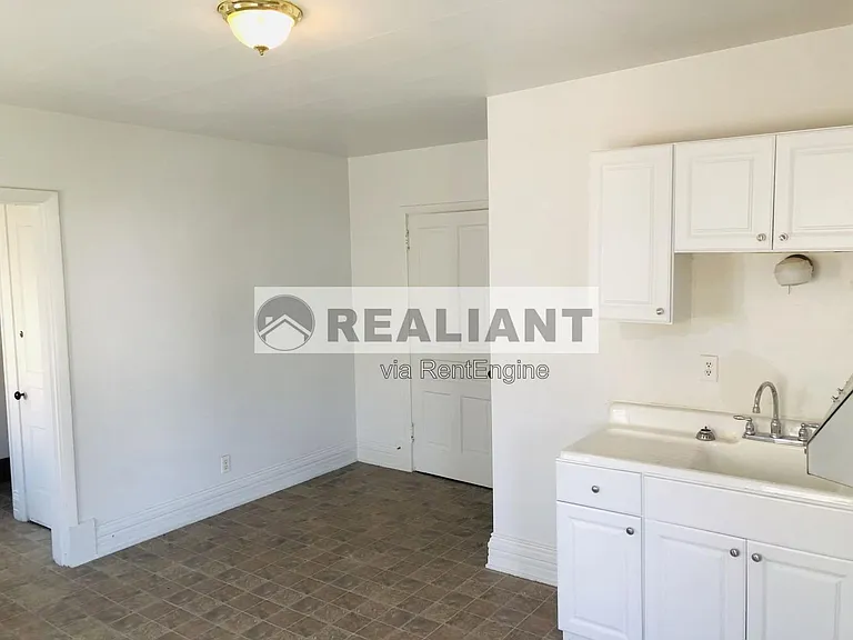 121 E 9th St #2 — Photo 5