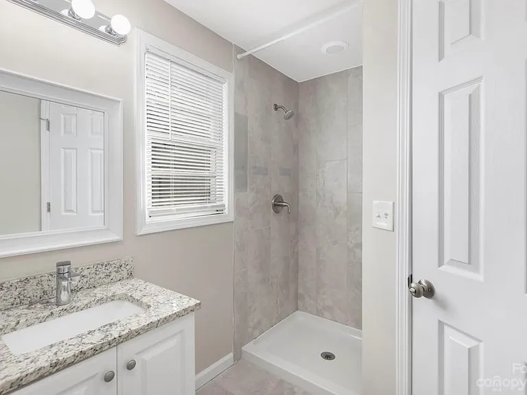 3339 Sargeant Dr — Photo 23