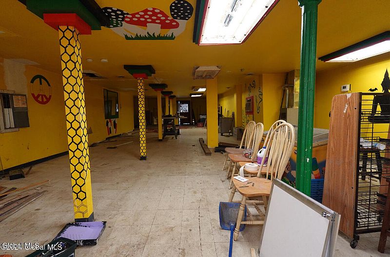 3rd image of 3081 6th Avenue