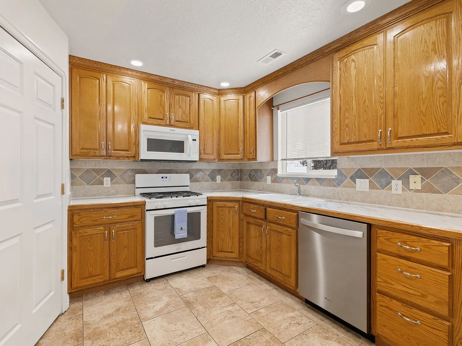 3 bed, 1533 sqft, $2,100 — Photo 2