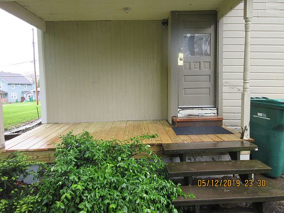 4th image of 904 E Henry St