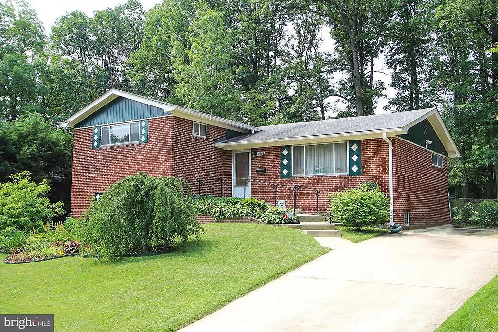 10402 Glenmore Dr photo 1