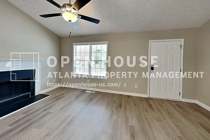 110 Rockefeller Ln — Photo 5