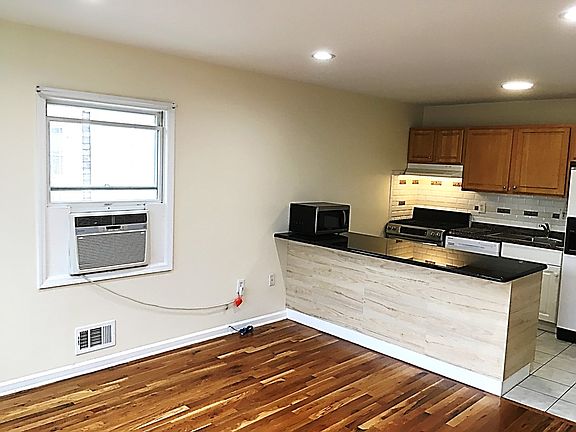 2nd image of 697 Summit Ave