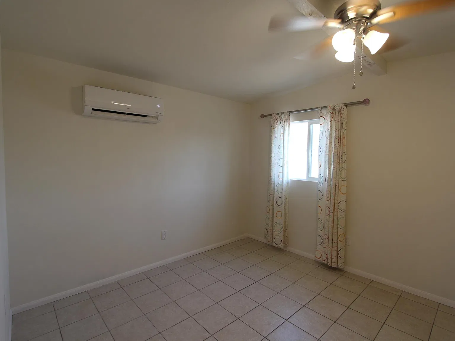 555 W Euclid Ave — Photo 3