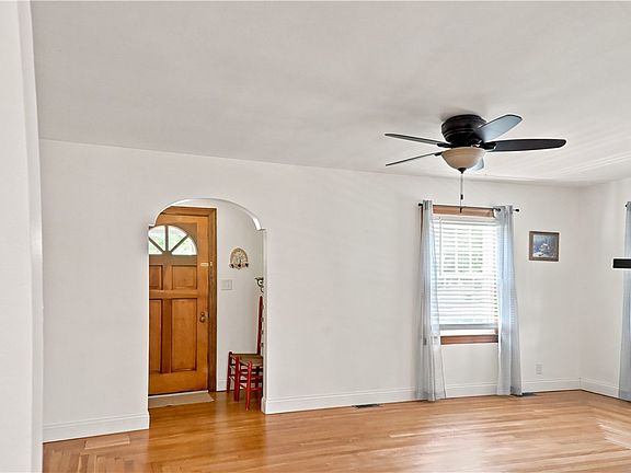 5th image of 523 W Market St