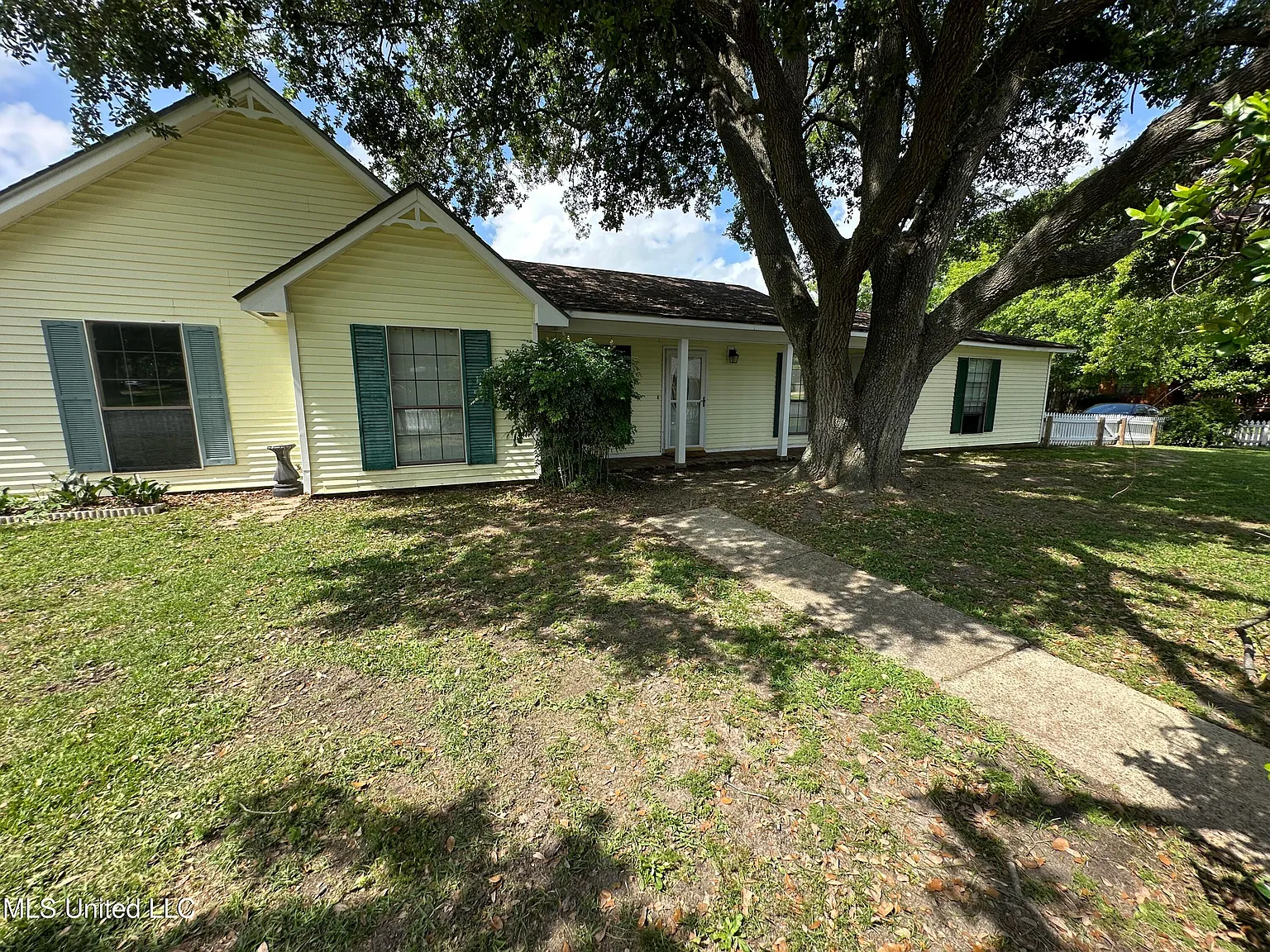 3 bed, 3.0 bath, 2000 sqft, $1,850 — Photo 2