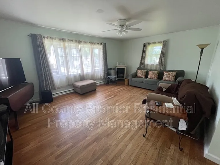 130 Hazel Ave — Photo 4