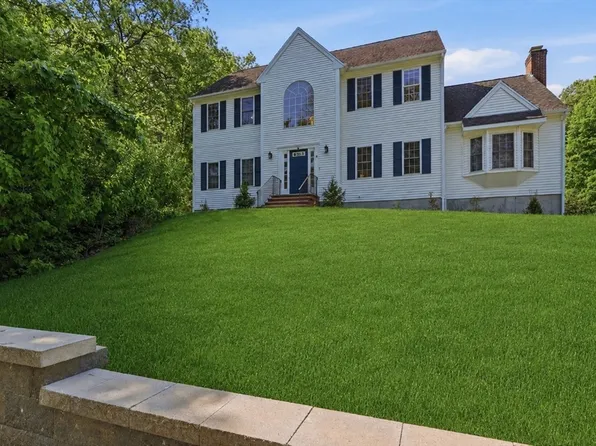 61 Indian Head Rd, Framingham, MA 01701