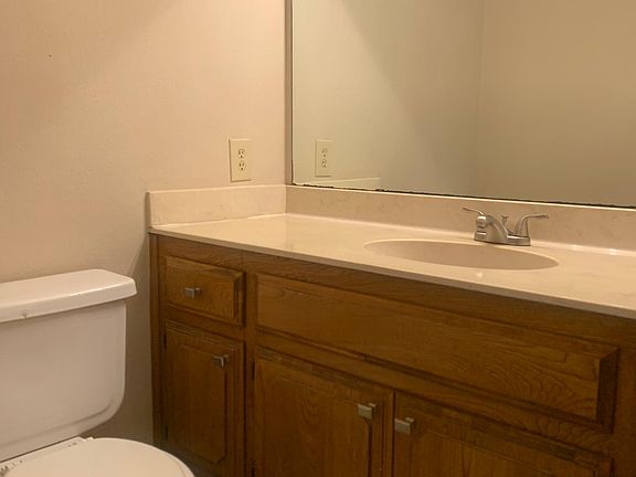 2nd image of 1112 W Houston St #1112