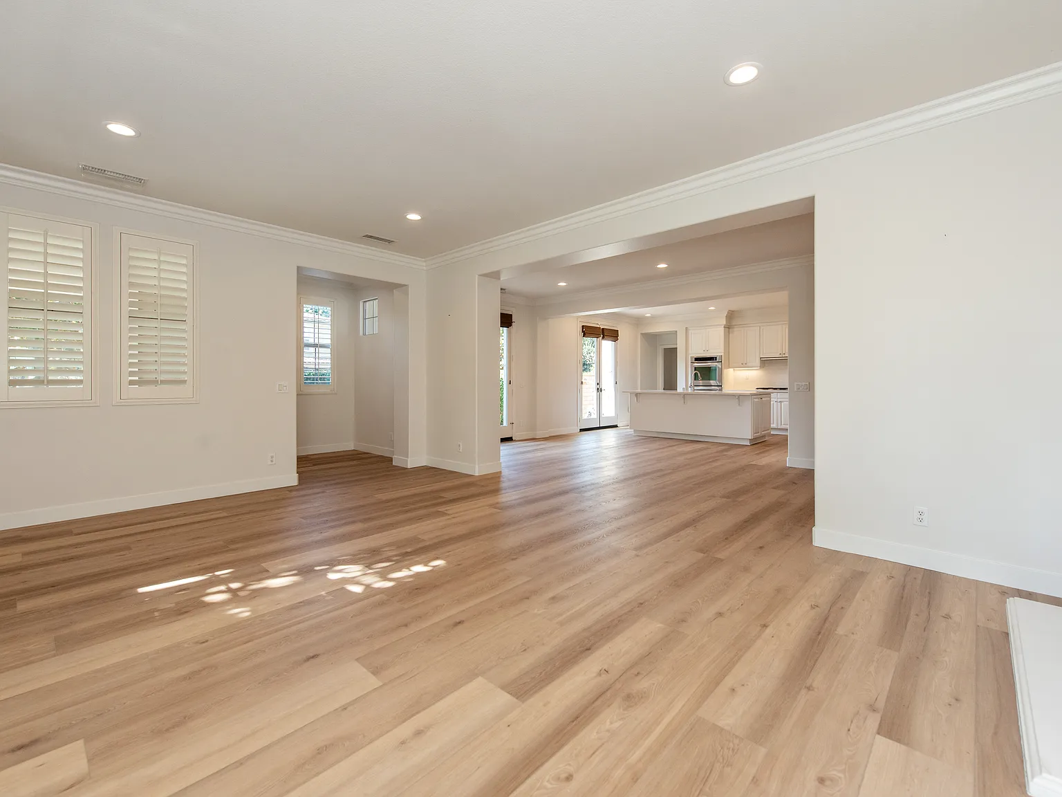 4 bed, 3.5 bath, 2429 sqft, $5,500 — Photo 2