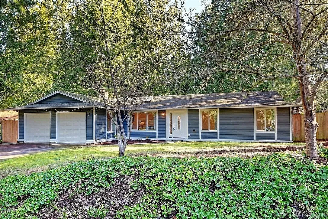 204 222nd Ave NE photo 1