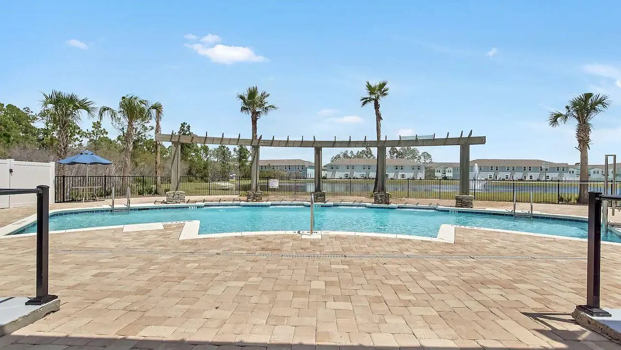 3 bed, 2.5 bath, 1496 sqft, $2,300 — Photo 3