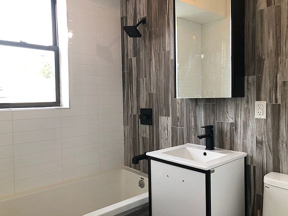 5th image of 615 Bramhall Ave #27E