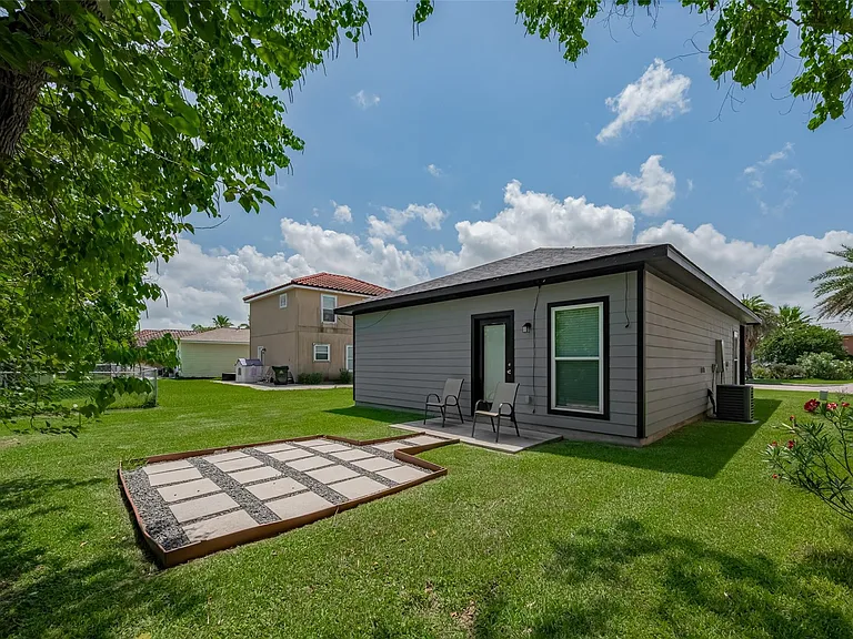 294 Debbie Ln — Photo 17
